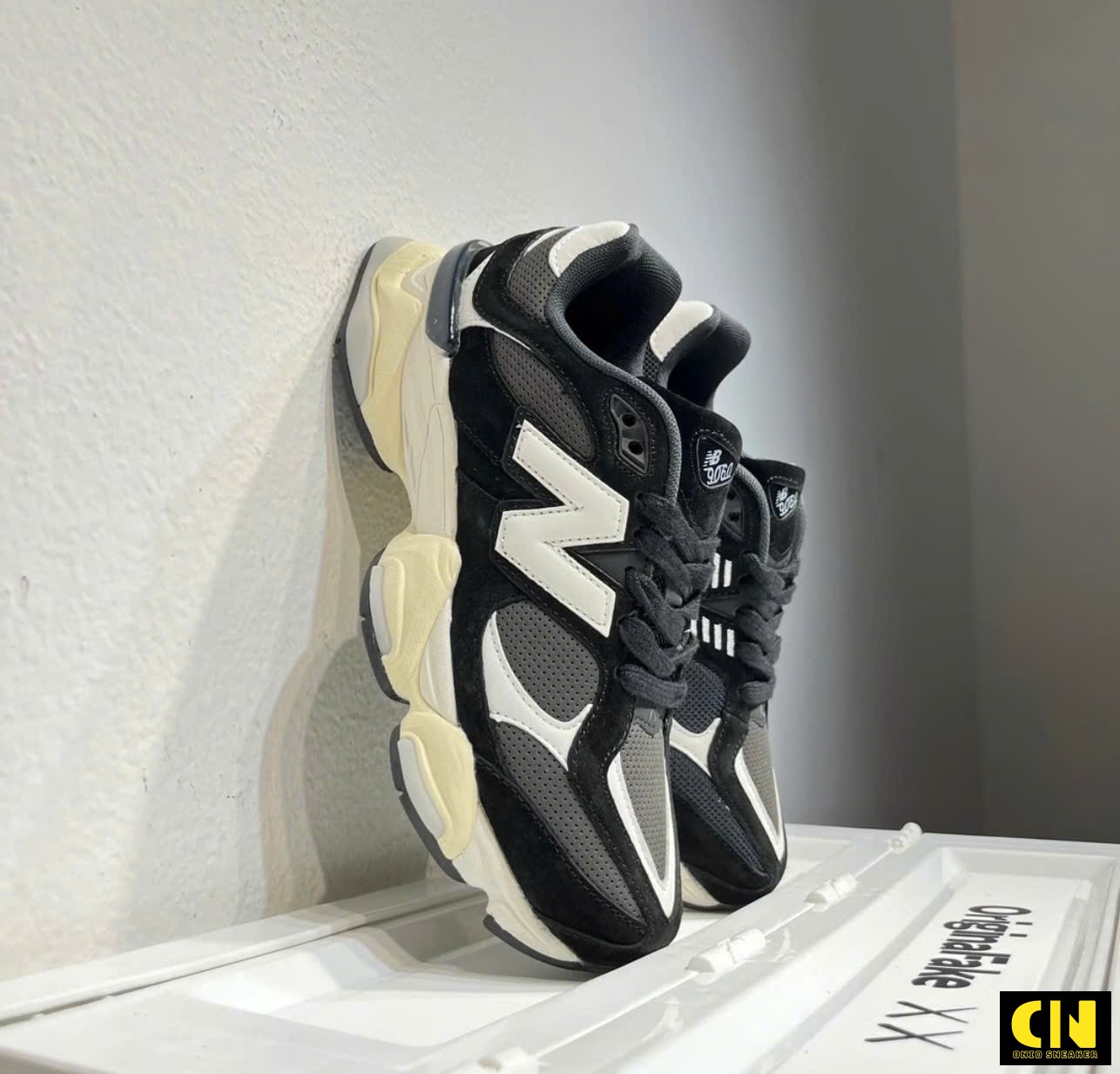 Giày Sneaker New Balance 9060 Màu Đen Trắng Giày Sneaker New Balance 9060 Màu Đen Trắng