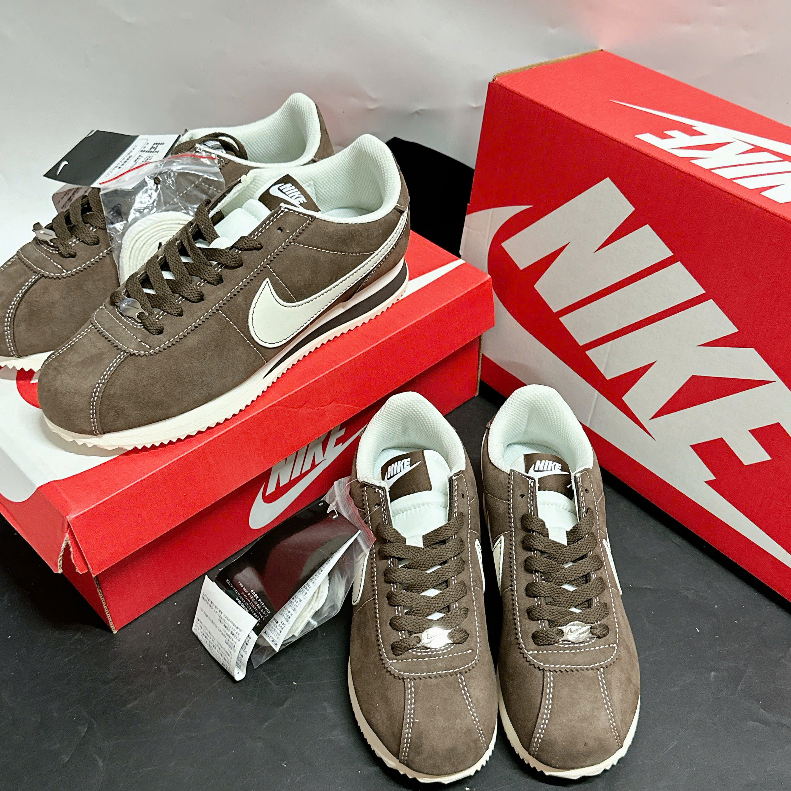 Giày Sneaker Nike Cortez Da Lộn Màu Nâu Đậm Giày Sneaker Nike Cortez Da Lộn Màu Nâu Đậm