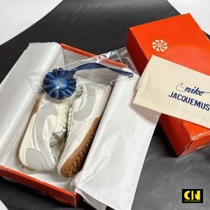 Giay Sneaker Nike Jacquemus Moon Vai Du Trang Kem Fullbox Giày Sneaker Nike Jacquemus Moon Vải Dù Trắng Kem Fullbox