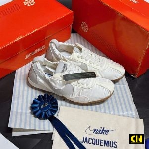 Giay Sneaker Nike Jacquemus Trang De Dinh Gum Deo Giày Sneaker Nike Jacquemus Trắng Đế Đinh Gum Dẻo