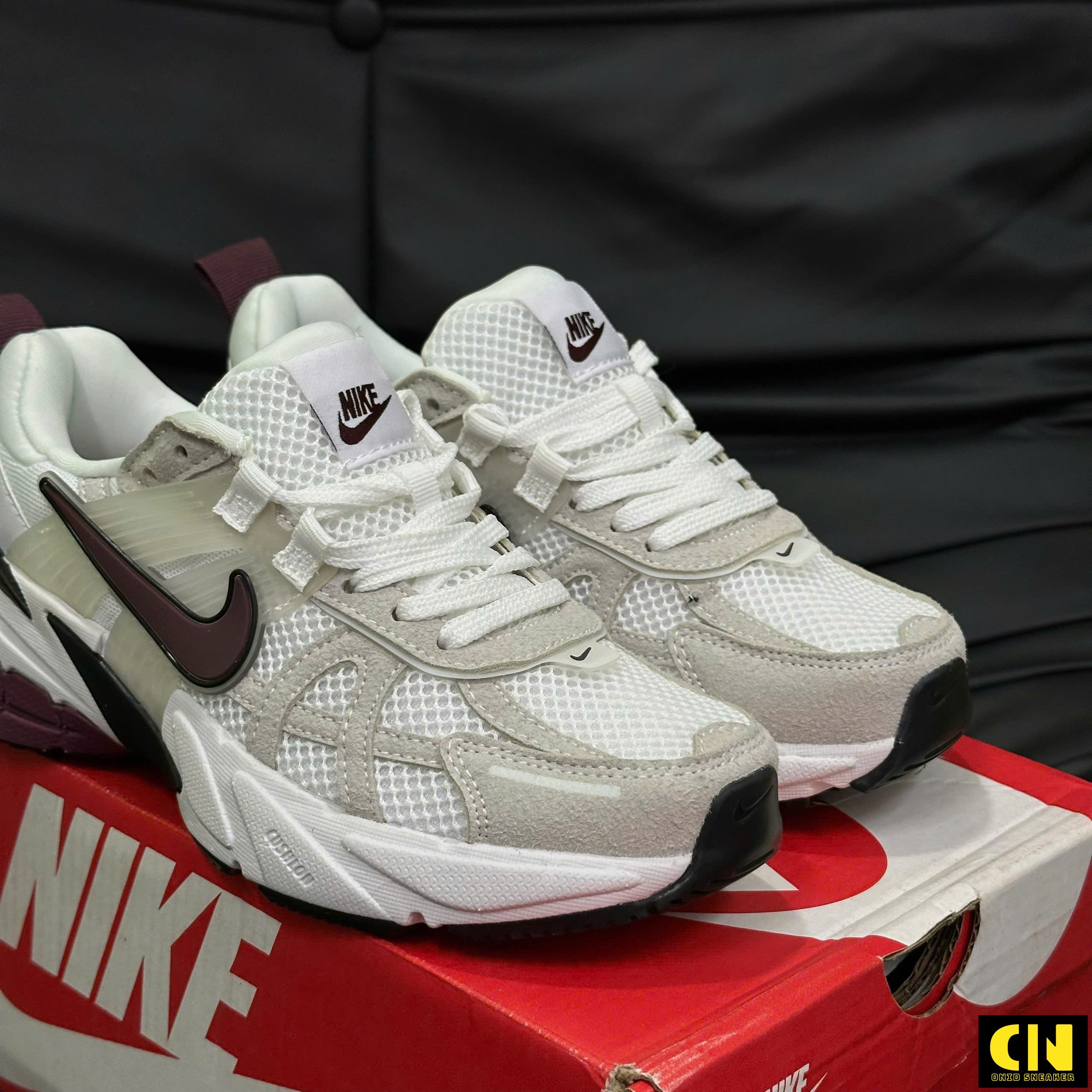 Giày Sneaker Nike V2K Run Bản Phối Màu Team Red Giày Sneaker Nike V2K Run Bản Phối Màu Team Red