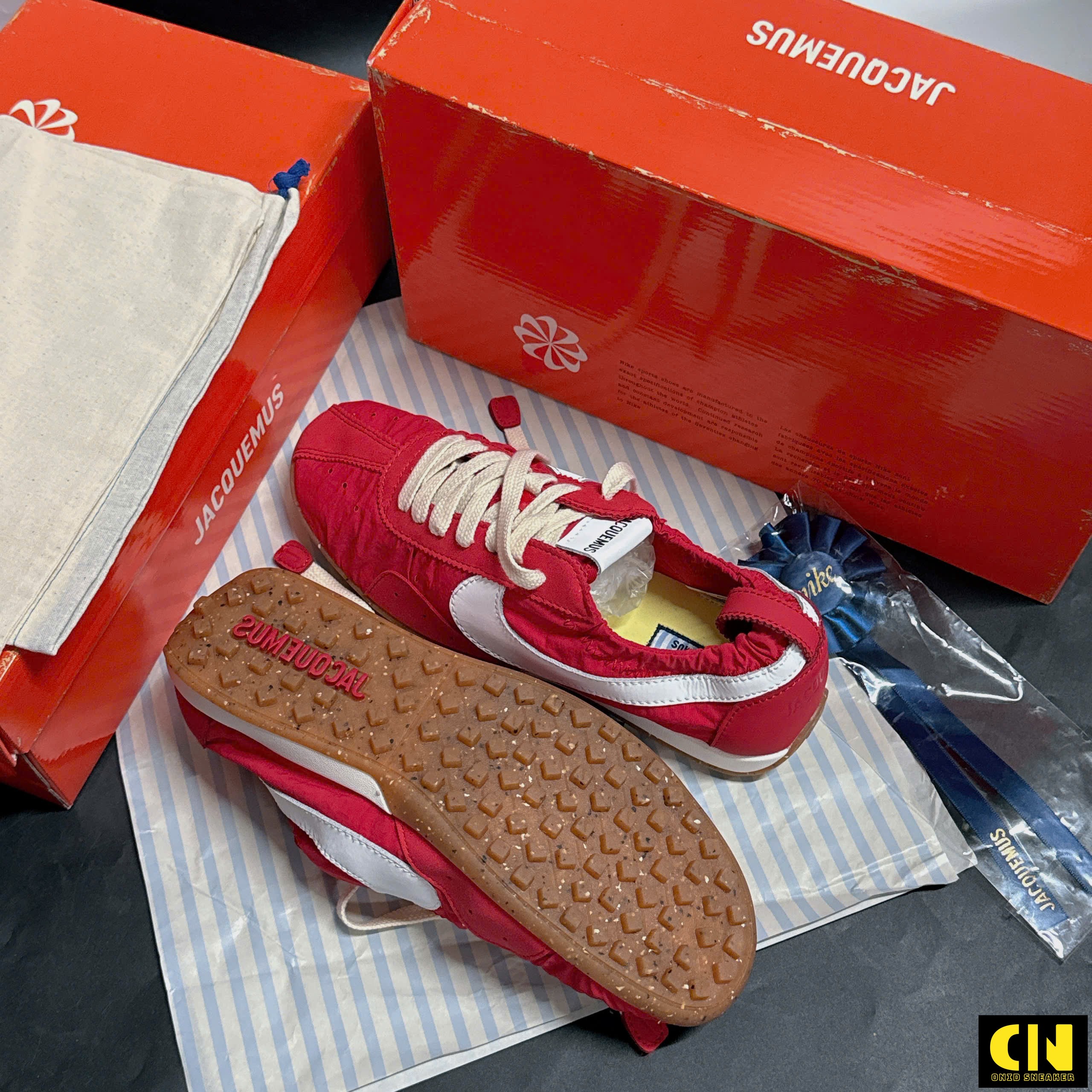 Giày Sneaker Nike X Jacquemus Moon Màu Đỏ Tươi Cổ Chun Giày Sneaker Nike x Jacquemus Moon Màu Đỏ Tươi Cổ Chun