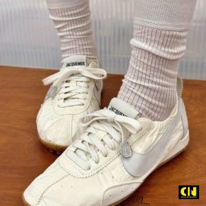 Giay Sneaker Nike X Jacquemus Moon Mau Trang Ngoc Trai De Nau Giày Sneaker Nike x Jacquemus Moon Màu Trắng Ngọc Trai Đế Nâu