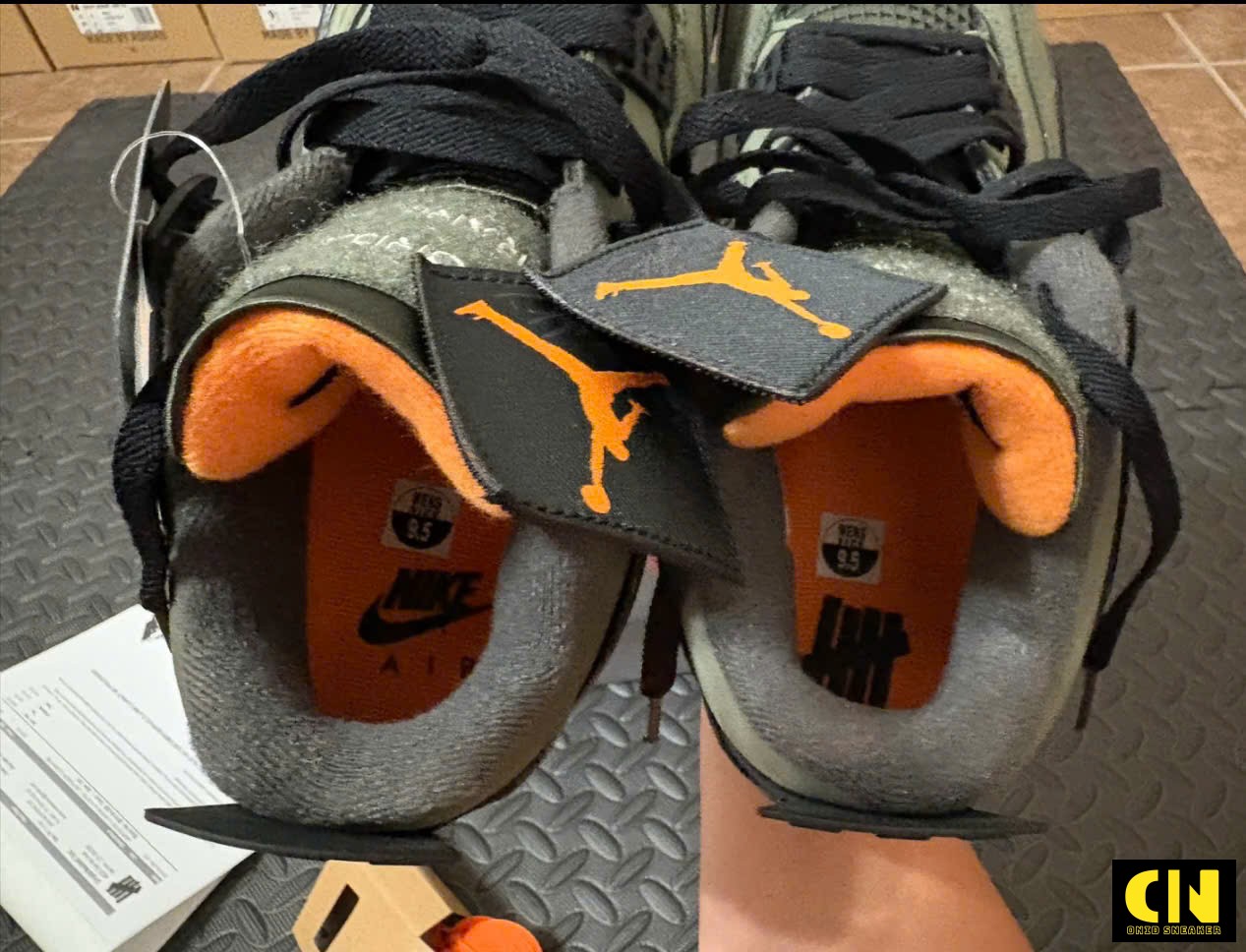Giày Sneaker Thể Thao Nike Jordan 4 Bản Undefeated Rêu Cam Giày Sneaker Thể Thao Nike Jordan 4 Bản Undefeated Rêu Cam