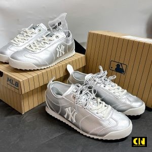 Giay Sneaker Thoi Trang Mlb German Training Runny Silver Trang Bac Giày Sneaker Thời Trang MLB German Training Runny Silver Trắng Bạc