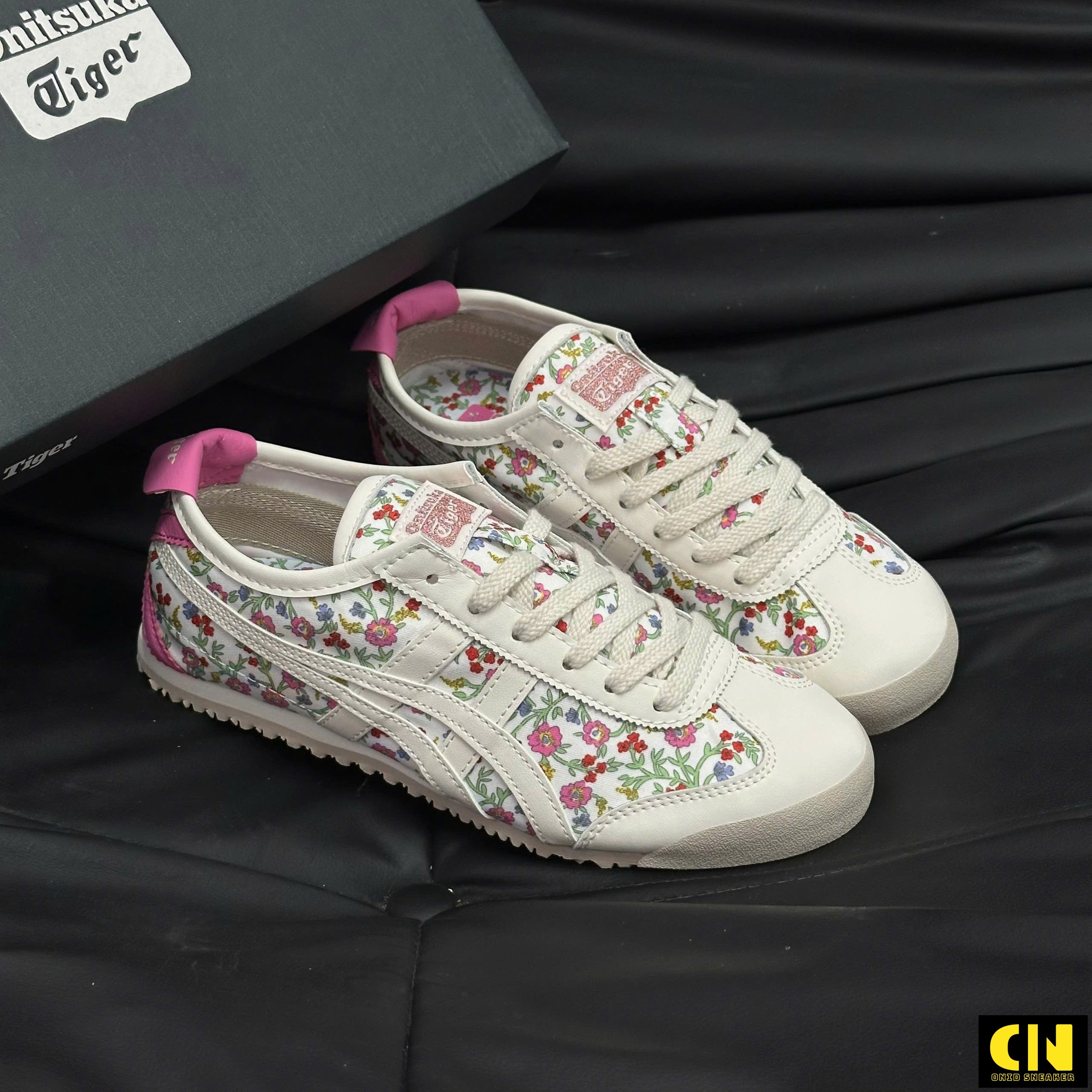 Giày Sneaker Unisex Onitsuka Tiger Mexico 66 Màu Kem Hoa Nhí Pink Giày Sneaker Unisex Onitsuka Tiger Mexico 66 Màu Kem Hoa Nhí Pink