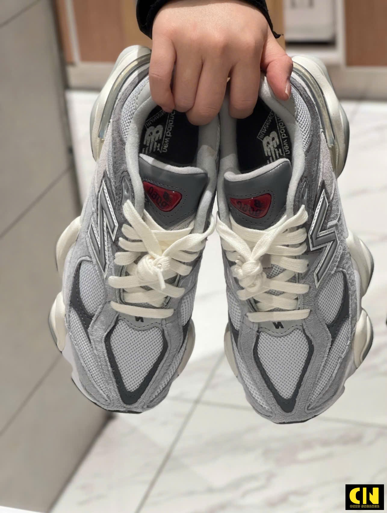 Giày Thể Thao New Balance 9060 Xám Trắng Kem Chunky Giày Thể Thao New Balance 9060 Xám Trắng Kem Chunky