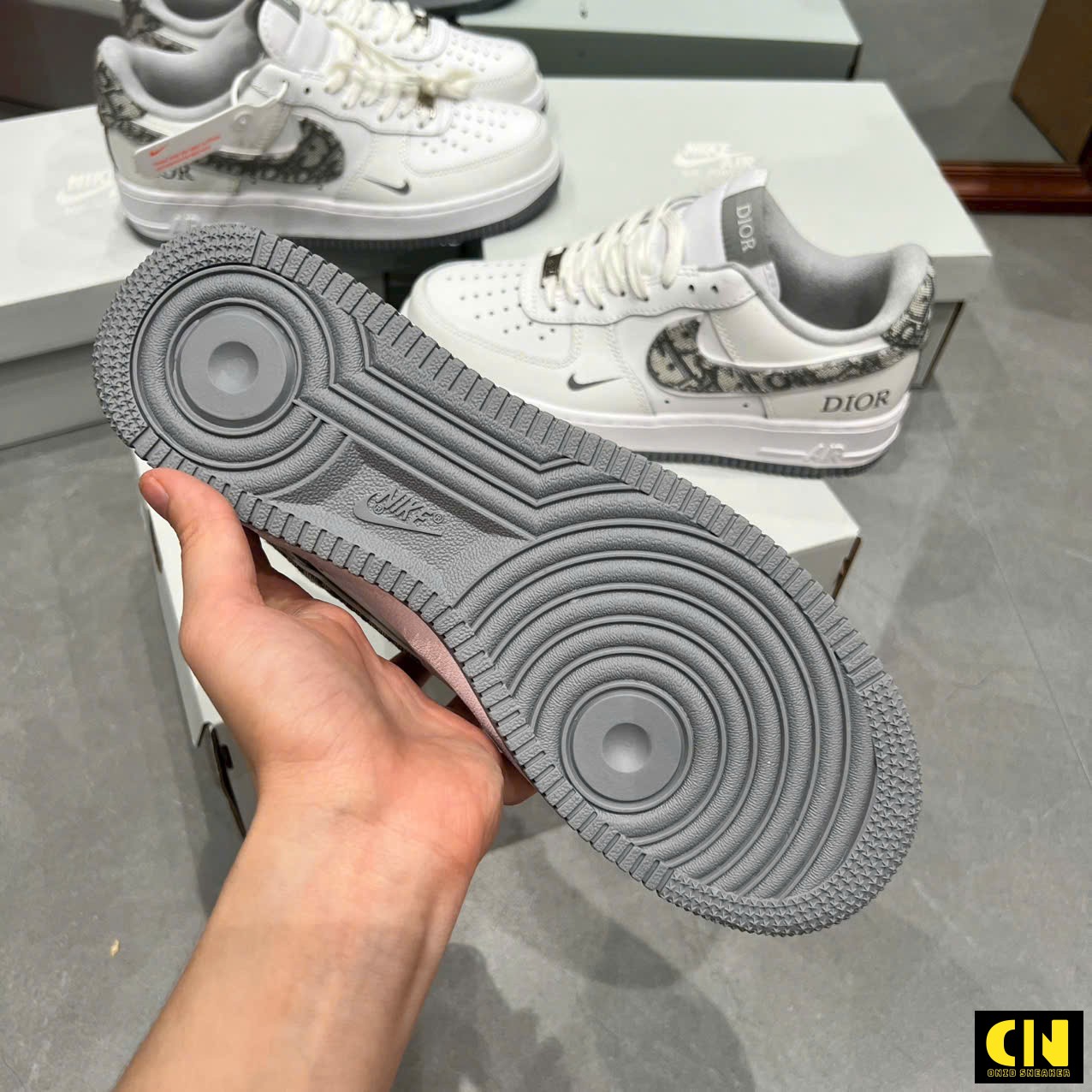 Giày Thể Thao Nike Air Force 1 '07 Low Dior Đế Xám Khói Giày Thể Thao Nike Air Force 1 '07 Low Dior Đế Xám Khói