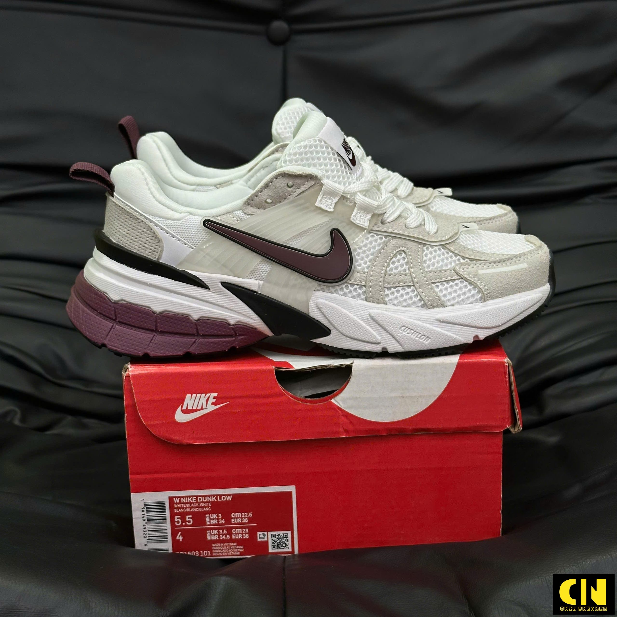 Giày Thể Thao Nữ Nike V2K Màu Trắng Kem Phối Gót Đỏ Đậm Giày Thể Thao Nữ Nike V2K Màu Trắng Kem Phối Gót Đỏ Đậm