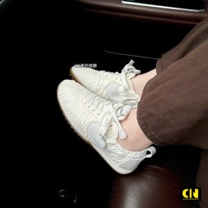 Giay Thoi Trang Nike X Jacquemus Moon Soft Pearl Trang Kem Giày Thời Trang Nike x Jacquemus Moon Soft Pearl Trắng kem