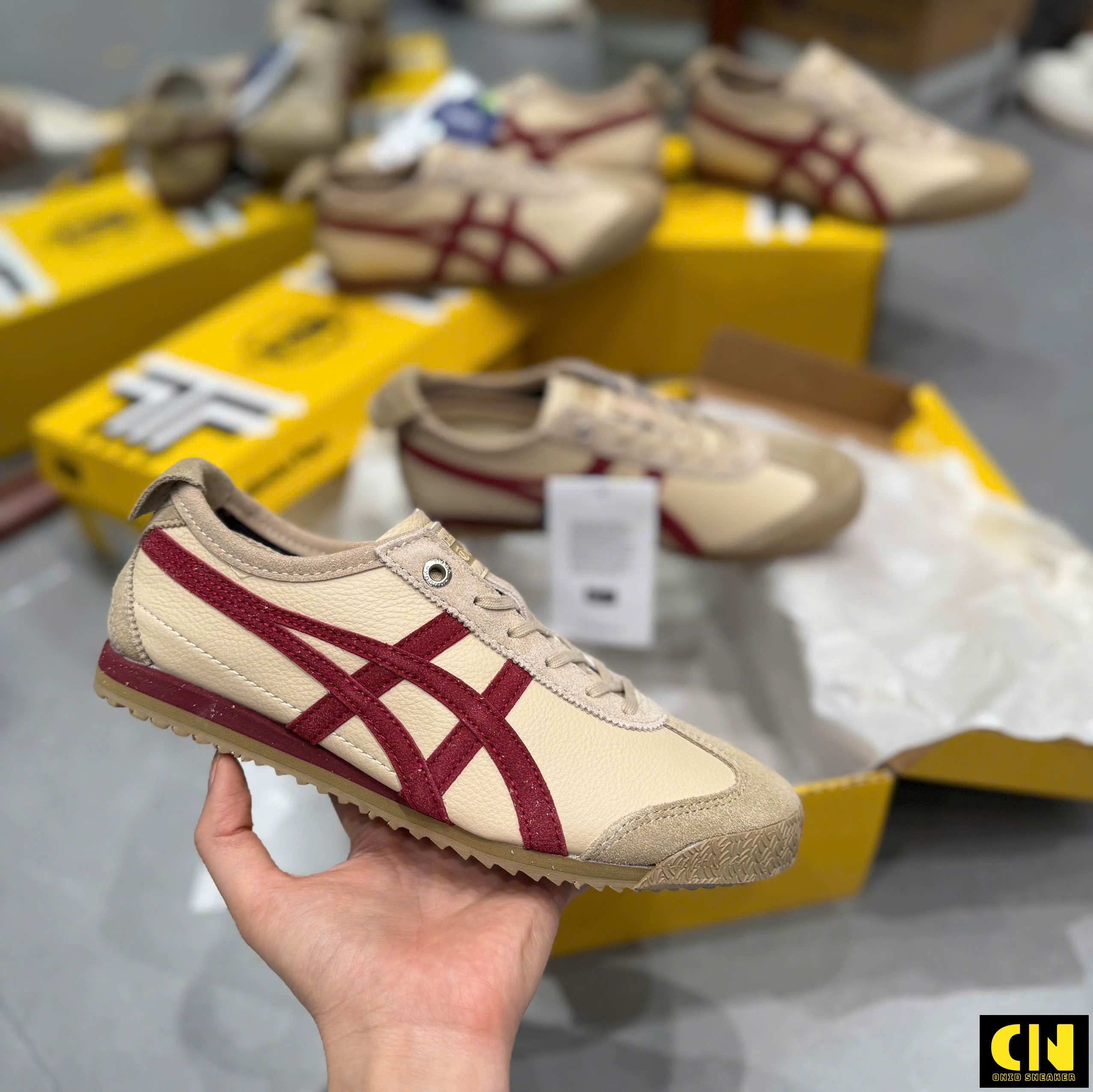 Giày Thời Trang Onitsuka Tiger Sọc Đỏ Rượu Giày Thời Trang Onitsuka Tiger Sọc Đỏ Rượu