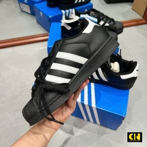 Giay Adidas Superstar Core Black White Tem Vang Giày Adidas Superstar Core Black White Tem Vàng