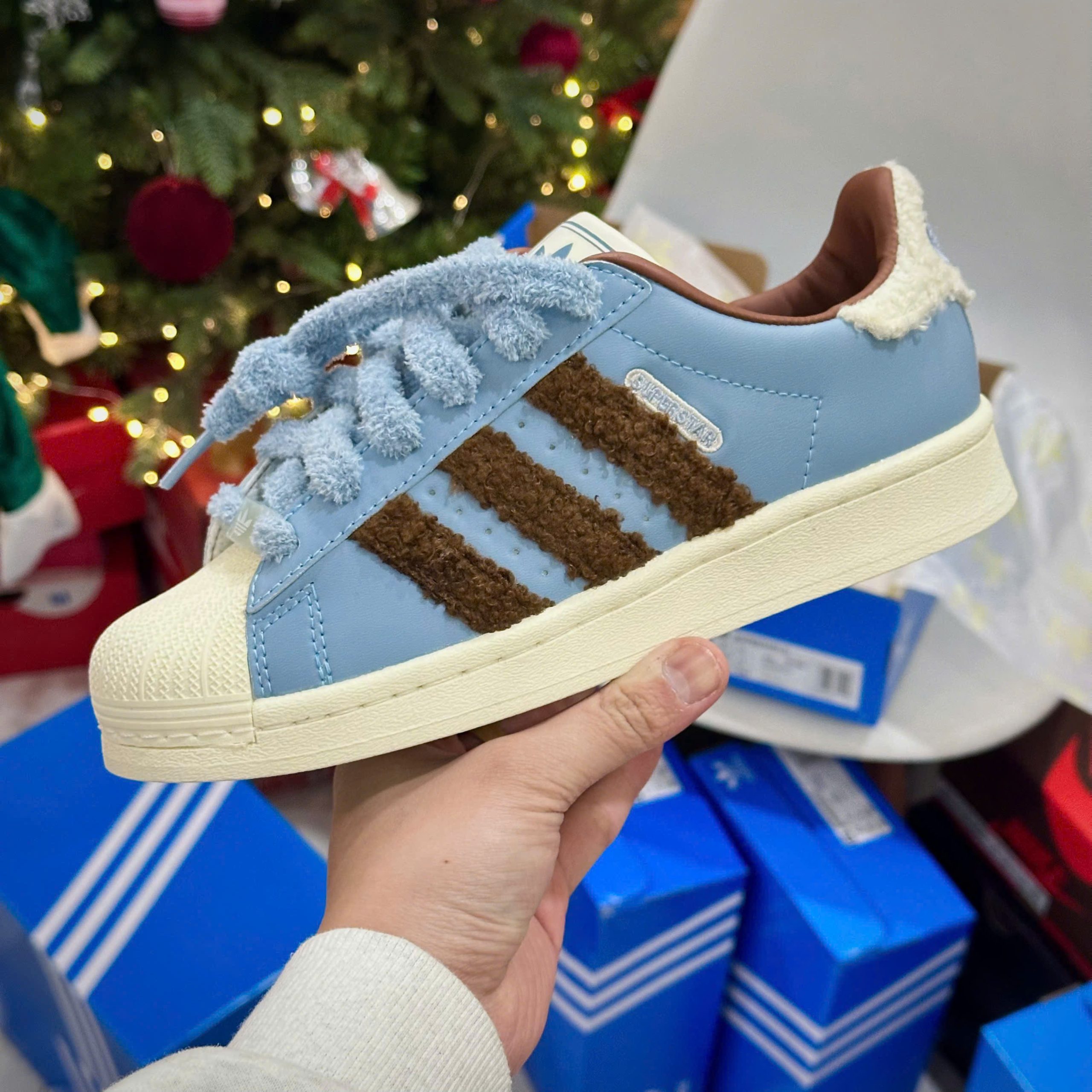 Giày Adidas Superstar Ii Xanh Dương Sọc Nâu Cổ Lông Giày Adidas Superstar II Xanh Dương Sọc Nâu Cổ Lông