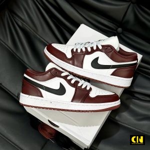 Giay Nike Air Jordan 1 Low Se Dark Pony Phoi Mau Do Man Trang Giày Nike Air Jordan 1 Low SE Dark Pony Phối Màu Đỏ Mận Trắng