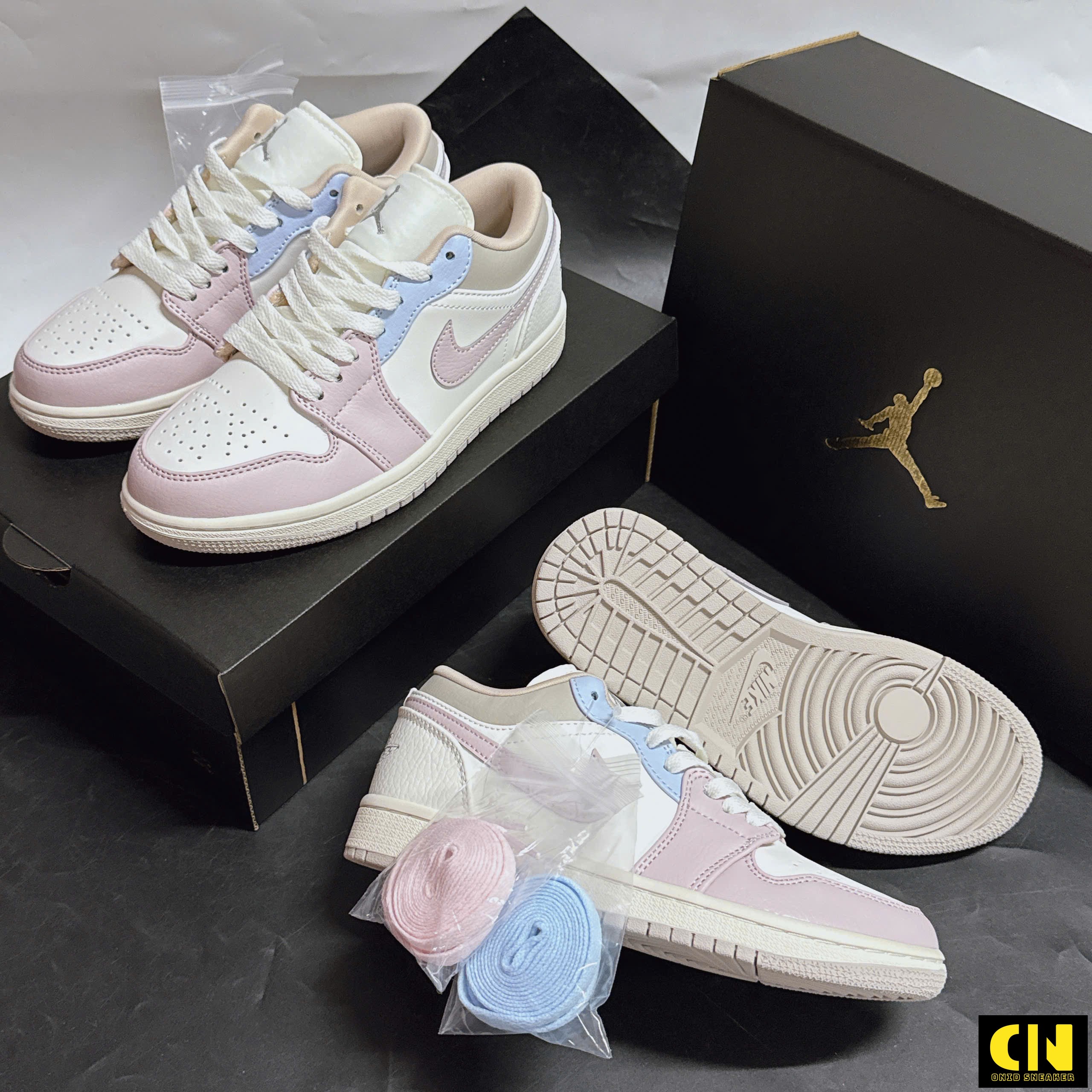Giày Nike Air Jordan 1 Low Trắng Phối Hồng Đô Xanh Giày Nike Air Jordan 1 Low Trắng Phối Hồng Đô Xanh