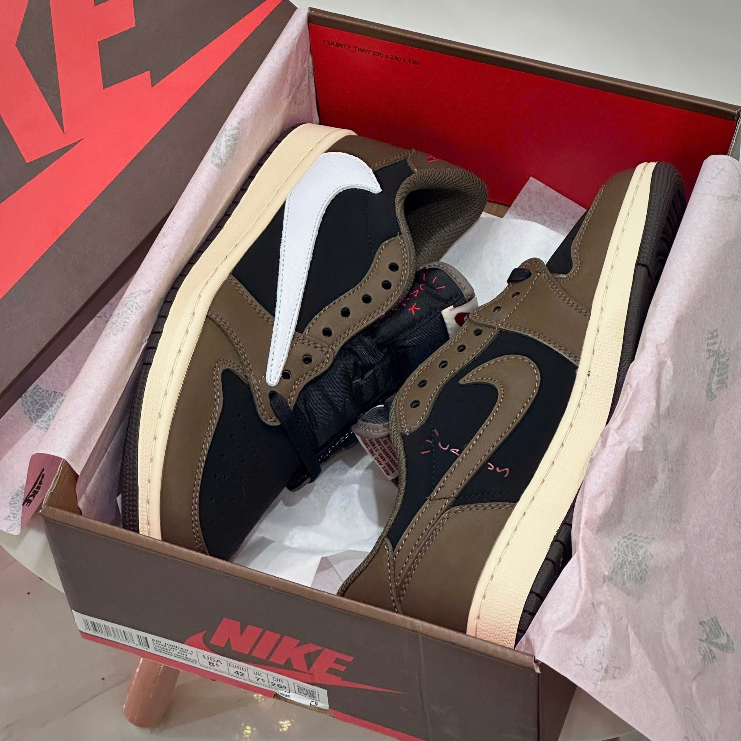 Giày Nike Air Jordan 1 Low Travis Scott Phối Màu Nâu Đen Trắng Giày Nike Air Jordan 1 Low Travis Scott Phối Màu Nâu Đen Trắng