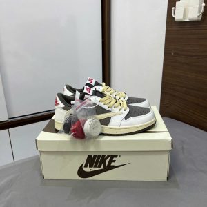 Giay Nike Air Jordan 1 Travis Scott Reverse Mocha Dep Chuan Size 36 44 Giày Nike Air Jordan 1 Travis Scott Reverse Mocha Đẹp Chuẩn Size 36-44