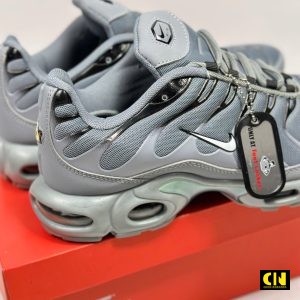 Giay Nike Air Max Plus Tn Wolf Grey Xam Dam Giày Nike Air Max Plus TN Wolf Grey Xám Đậm