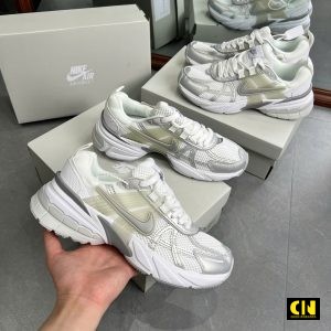 Giay Nike V2K Run Metallic Silver Fd0736 104 Hang Chuan Du Size Giày Nike V2K Run Metallic Silver FD0736-104 Hàng Chuẩn Đủ Size