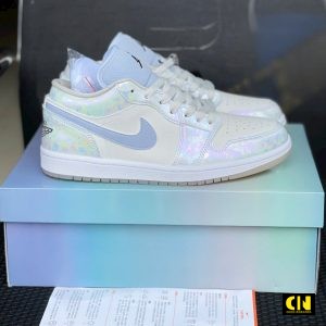 Giay Sneaker Air Jordan 1 Low Year Of The Snake Trang Anh Kim Giày Sneaker Air Jordan 1 Low Year Of The Snake Trắng Ánh Kim