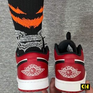 Giay Sneaker Nike Air Jordan 1 Low Bred Toe Den Do Giày Sneaker Nike Air Jordan 1 Low Bred Toe Đen Đỏ