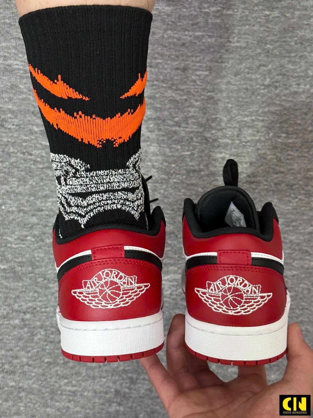 Giày Sneaker Nike Air Jordan 1 Low Bred Toe Đen Đỏ Giày Sneaker Nike Air Jordan 1 Low Bred Toe Đen Đỏ
