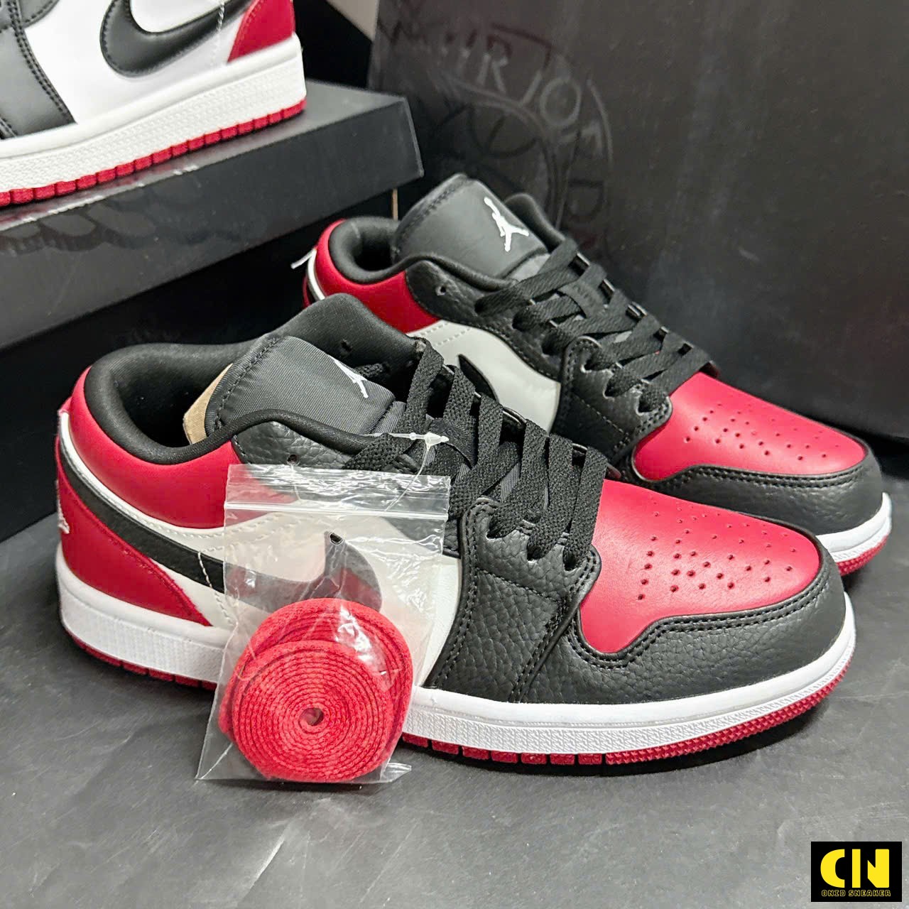 Giày Sneaker Nike Air Jordan 1 Low Bred Toe Giày Sneaker Nike Air Jordan 1 Low Bred Toe
