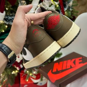Giay Sneaker Nike Air Jordan 1 Retro Low Travis Scott Nau Olive Giày Sneaker Nike Air Jordan 1 Retro Low Travis Scott Nâu Olive