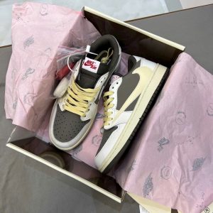 Giay Sneaker Nike Air Jordan 1 Travis Scott Reverse Mocha Co Thap Giày Sneaker Nike Air Jordan 1 Travis Scott Reverse Mocha Cổ Thấp