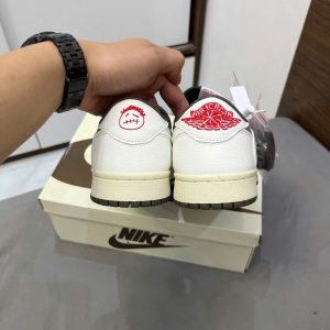 Giay Sneaker Nike Air Jordan 1 Travis Scott Reverse Mocha Fullbox Du Size Giày Sneaker Nike Air Jordan 1 Travis Scott Reverse Mocha Fullbox Đủ Size
