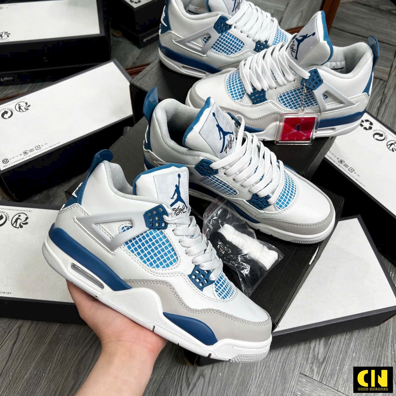 Giày Sneaker Nike Air Jordan 4 Gs Military Blue Kèm Móc Khóa Air Giày Sneaker Nike Air Jordan 4 GS Military Blue Kèm Móc Khóa Air