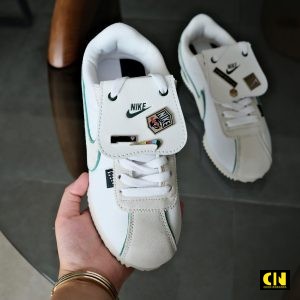Giay Sneaker Nike Cortez White Green Light Bone Ban Chuan Form Giày Sneaker Nike Cortez White Green Light Bone Bản Chuẩn Form