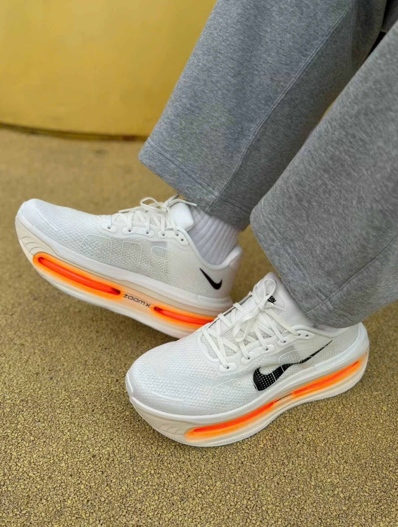 Giày Sneaker Nike Vomero Premium Sail Coconut Milk Cam Giày Sneaker Nike Vomero Premium Sail Coconut Milk Cam