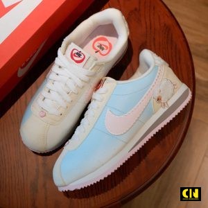 Giay Sneaker Nu Nike Cortez Blue Pink Sheep Cao Cap Fullbox Giày Sneaker Nữ Nike Cortez Blue Pink Sheep Cao Cấp Fullbox