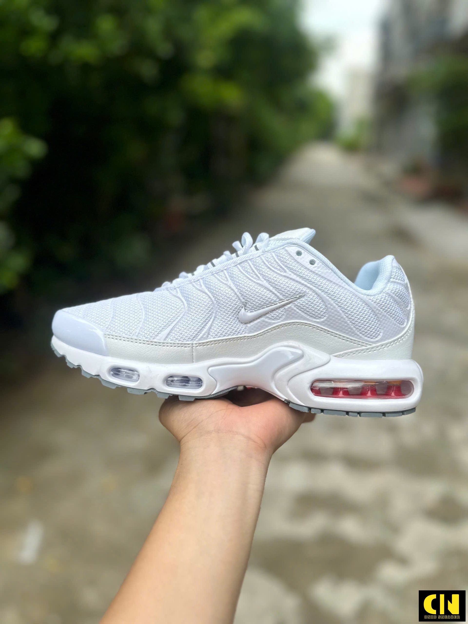 Giày Thể Thao Nike Air Max Plus Fv0952-100 Trắng Phối Bạc Giày Thể Thao Nike Air Max Plus FV0952-100 Trắng Phối Bạc