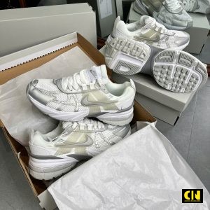Giay The Thao Nike V2K Run Metallic Silver Bac Trang Xam Giày Thể Thao Nike V2K Run Metallic Silver Bạc Trắng Xám