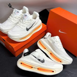 Giay The Thao Nike Vomero Premium Trang Kem De Cam Giày Thể Thao Nike Vomero Premium Trắng Kem Đế Cam