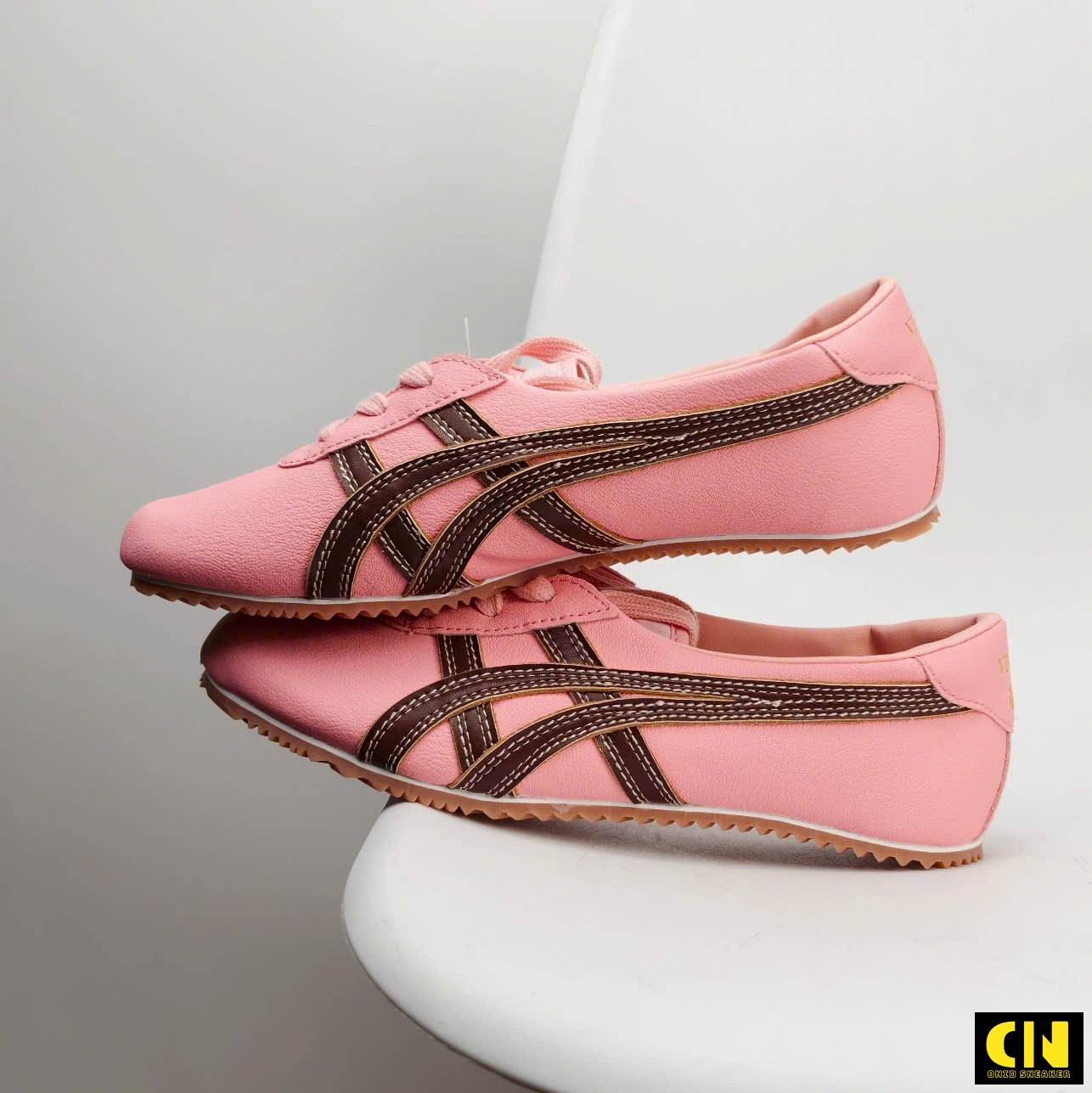 Giày Thể Thao Nữ Onitsuka Tiger X Versace Hồng Sakura Giày Thể Thao Nữ Onitsuka Tiger x Versace Hồng Sakura