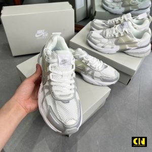 Giay V2K Run Metallic Silver White Giày V2K Run Metallic Silver White