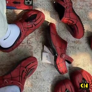 Dep Crocs Classic Clog Marvel Spider Man Neo Dép Crocs Classic Clog Marvel Spider Man Neo