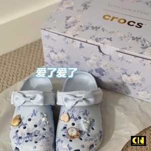 Dep Crocs Classic Love Shack Fancy Clogs Blue White Gia Tot Dép Crocs Classic Love Shack Fancy Clogs Blue White Giá Tốt