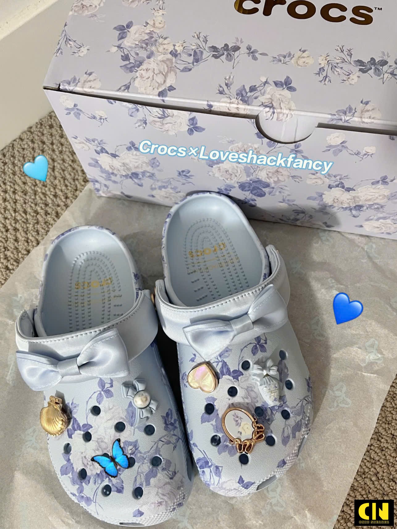 Dép Crocs Classic Love Shack Fancy Clogs Blue White Dép Crocs Classic Love Shack Fancy Clogs Blue White