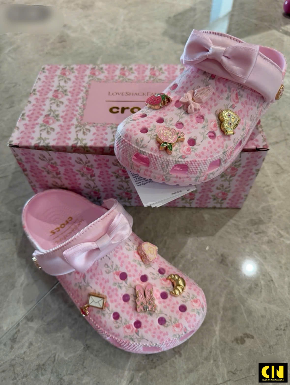 Dép Sục Crocs Classic Love Shack Fancy Classic Clog White Pink Hàng Cao Cấp Fullbox Dép Sục Crocs Classic Love Shack Fancy Classic Clog White Pink Hàng Cao Cấp Fullbox