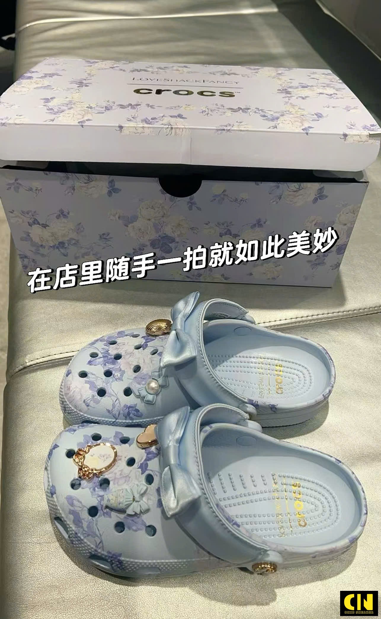 Dép Sục Crocs Classic Love Shack Fancy Clogs Blue White Hàng Cao Cấp Fullbox Dép Sục Crocs Classic Love Shack Fancy Clogs Blue White Hàng Cao Cấp Fullbox
