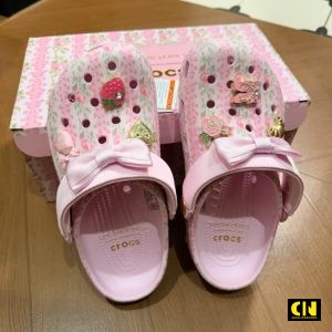 Dep Suc Crocs Love Shack Fancy Mau Trang Hong Dép Sục Crocs Love Shack Fancy Màu Trắng Hồng