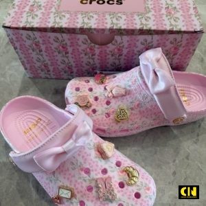 Dep Suc Crocs Love Shack Fancy Trang Hong Fullbox Dép Sục Crocs Love Shack Fancy Trắng Hồng Fullbox