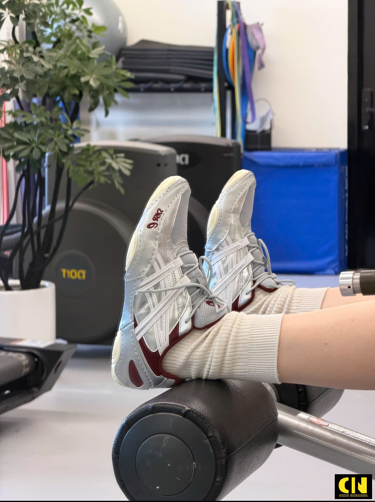 Giày Asics Hypersync Xám Bạc Điểm Đỏ Burgundy Giày Asics Hypersync Xám Bạc Điểm Đỏ Burgundy