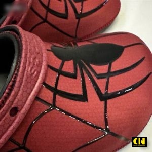 Giay Dep Crocs Spider Man Hoa Tiet Mang Nhen Giày Dép Crocs Spider Man Họa Tiết Mạng Nhện