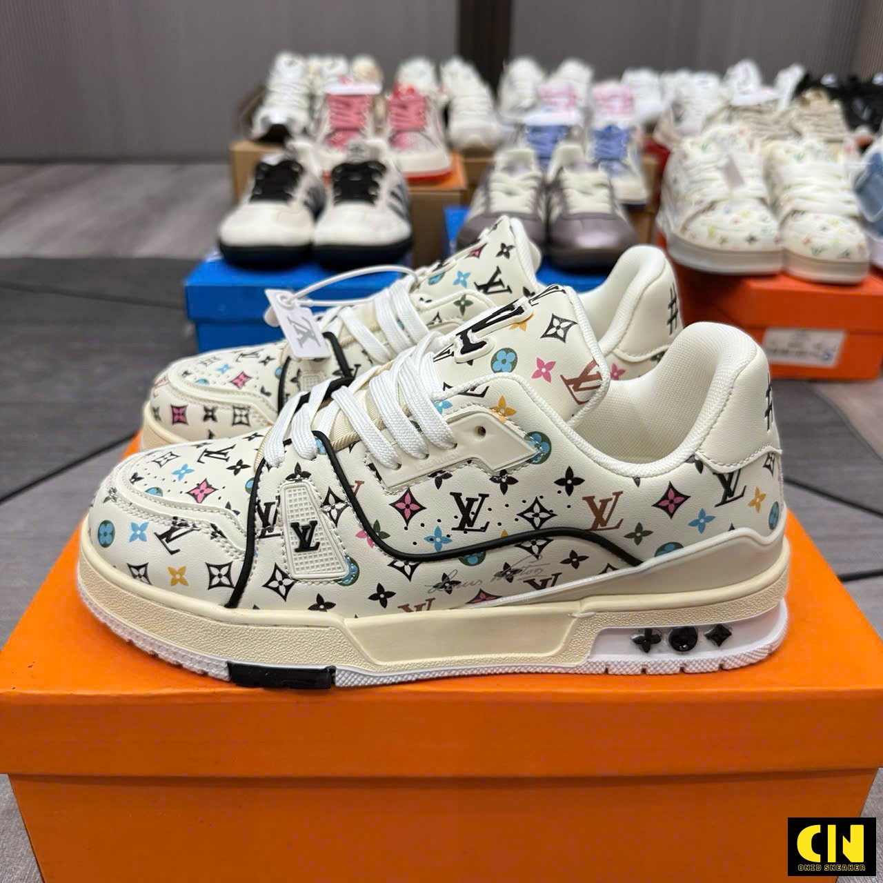 Giày Louis Vuitton Lv Trainer Monogram Multicolor Trắng Kem Giày Louis Vuitton LV Trainer Monogram Multicolor Trắng Kem
