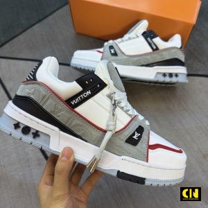 Giay Louis Vuitton Lv Trainer White Black Red Da Be Phoi Da Lon Xam Giày Louis Vuitton LV Trainer White Black Red Da Bê Phối Da Lộn Xám